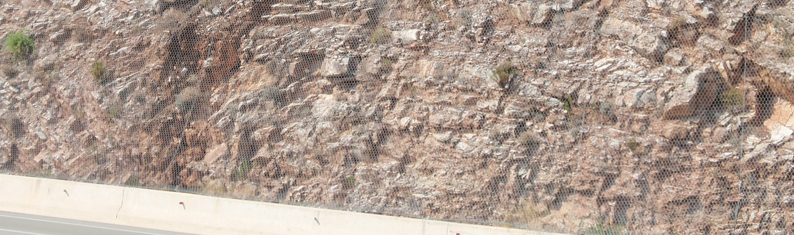 ΠΛΑΣΤΓΟΥΝΤ ΕΛΛΑΣ ΑΕ Έργο Προστασίας Πρανών με Ελεύθερο Πλέγμα με Συρματόσχοινο στα Άκρα του